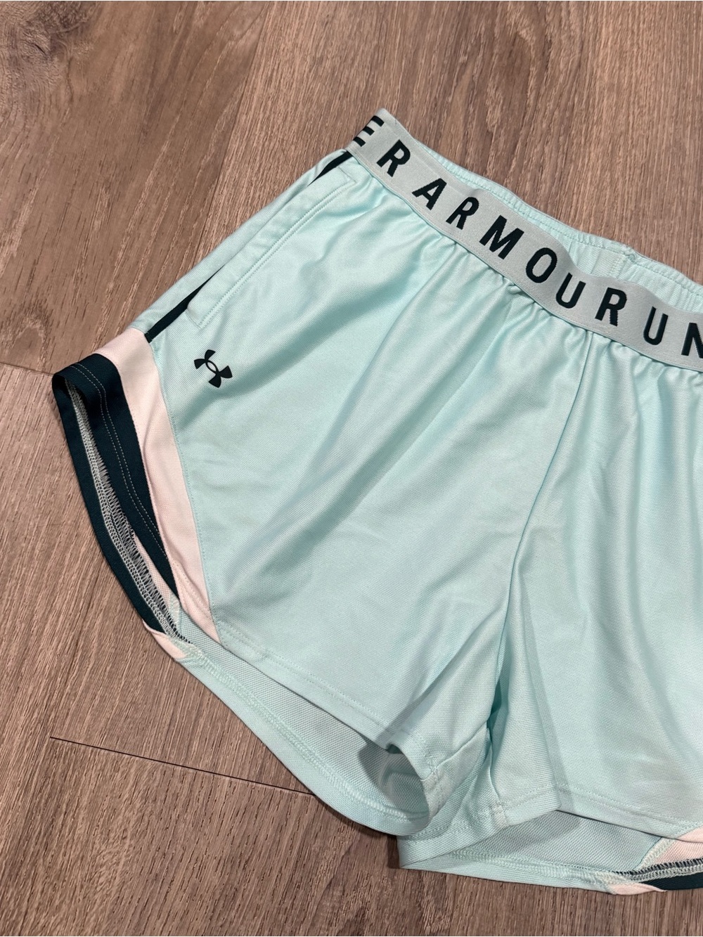 •UNDER ARMOUR• RUNNING SHORTS - Picture 2 of 5